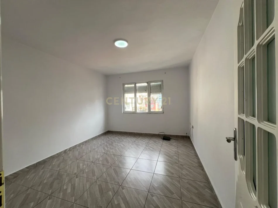 Tirane, shitet apartament 2+1 Kati 5, 76 m² 163.000 € (Rruga e kavajes, Ambulanca Nr 9)