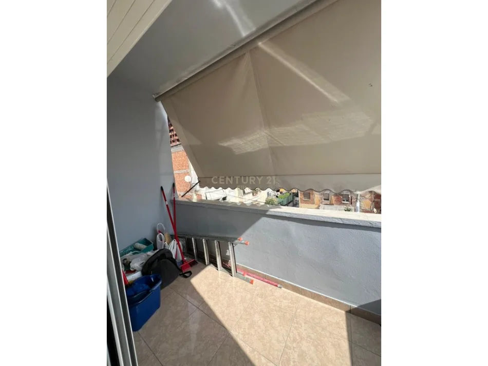 Tirane, shitet apartament 2+1 Kati 5, 76 m² 163.000 € (Rruga e kavajes, Ambulanca Nr 9)