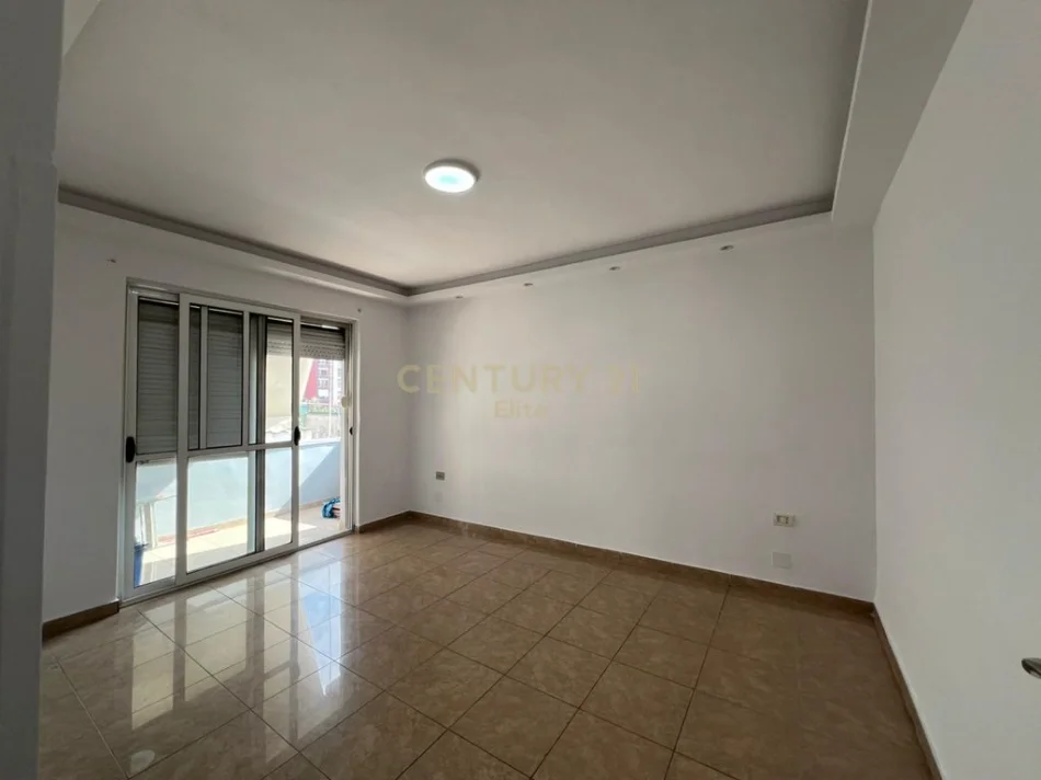 Tirane, shitet apartament 2+1 Kati 5, 76 m² 163.000 € (Rruga e kavajes, Ambulanca Nr 9)