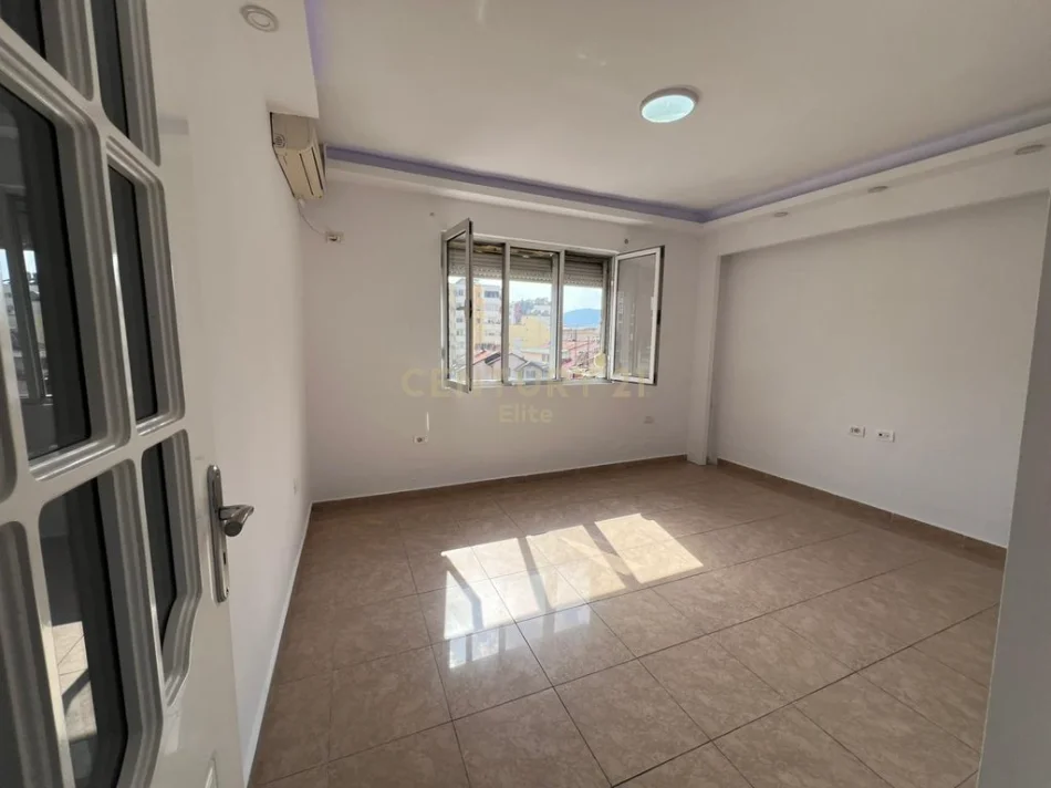 Tirane, shitet apartament 2+1 Kati 5, 76 m² 163.000 € (Rruga e Kavajes)