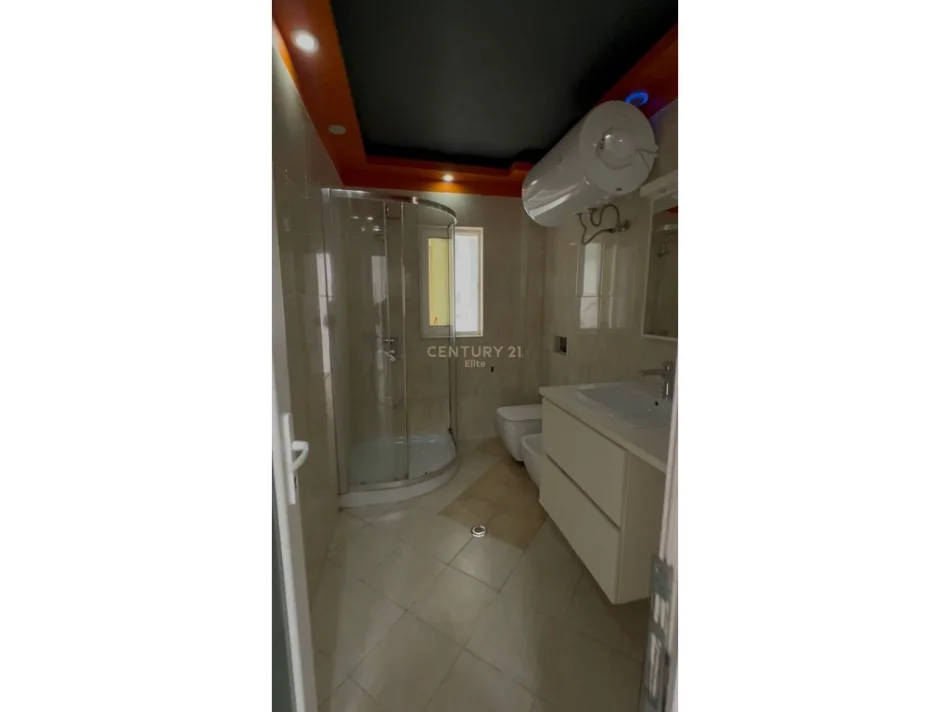 Tirane, shitet apartament 2+1+Ballkon Kati 5, 76 m² 163.000 € (rruga e kavajes)