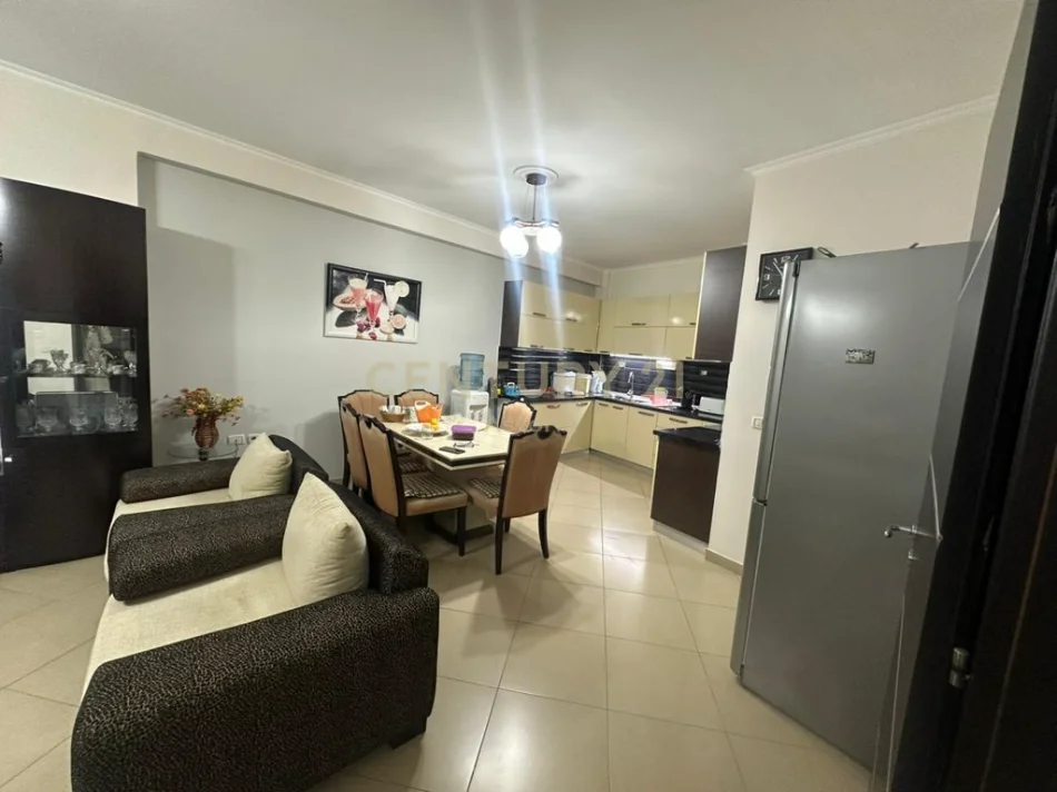 Tirane, shitet apartament Kati 6, 200.000 € 