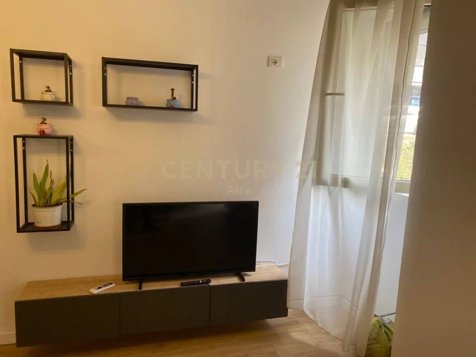 Tirane, shitet apartament 1+1+Ballkon Kati 1, 66 m² 98.000 € (shkoze)