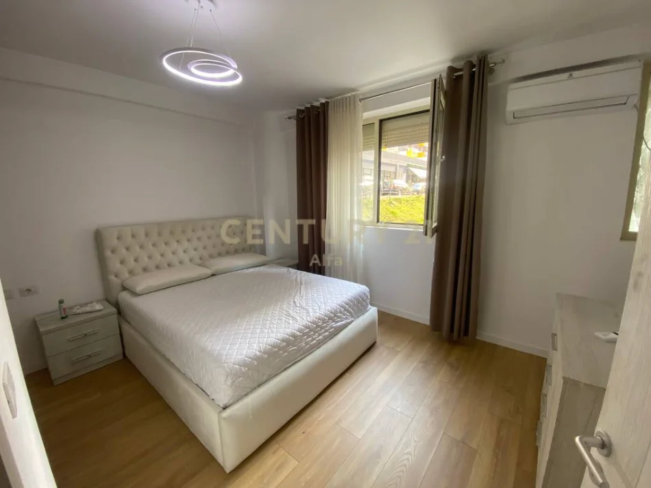 Tirane, shitet apartament 1+1+Ballkon Kati 1, 66 m² 98.000 € (shkoze)