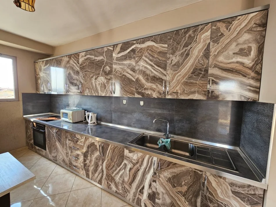 Tirane, shitet apartament 2+1+Ballkon Kati 3, 115 m² 130.000 € (Kafja e Rremes)