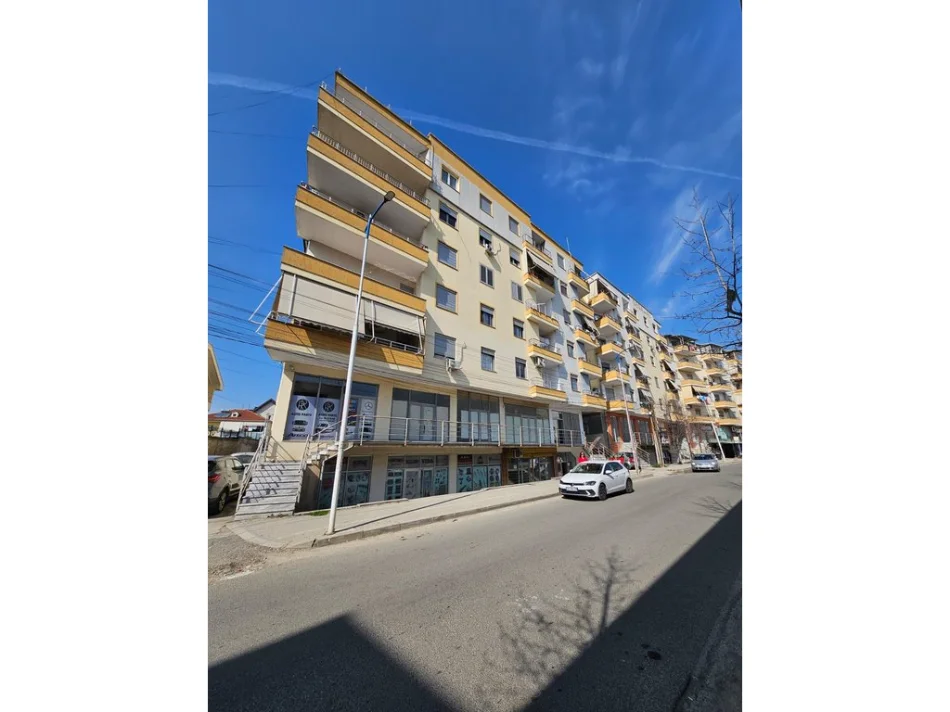 Tirane, shitet apartament 2+1+Ballkon Kati 3, 115 m² 130.000 € (Kafja e Rremes)