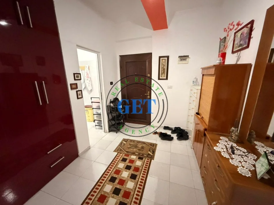 Durres, shitet apartament 2+1+Ballkon Kati 3, 87 m² 110.000 € (kryqi i kuq)
