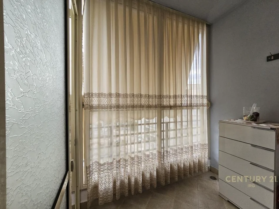 Tirane, shitet apartament 2+1 Kati 8, 95 m² 155.000 € (Pallatet Cabej)