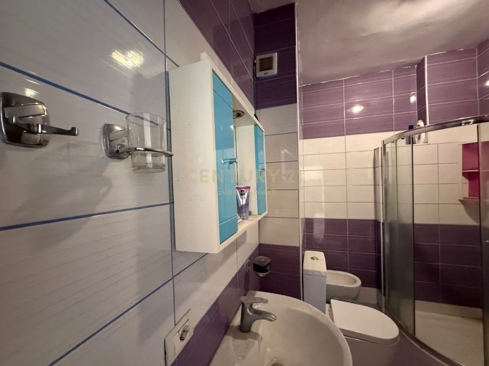 Tirane, shitet apartament Kati 11, 65 m² 140.000 € (Prane ish Parkut Nsharaku)