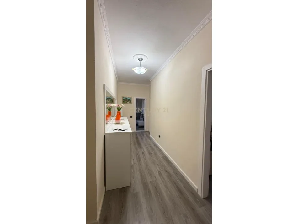 Durres, jepet me qera apartament 1+1 Kati 3, 58 m² 350 € (Rrota e kuqe,plazh ,Durres)