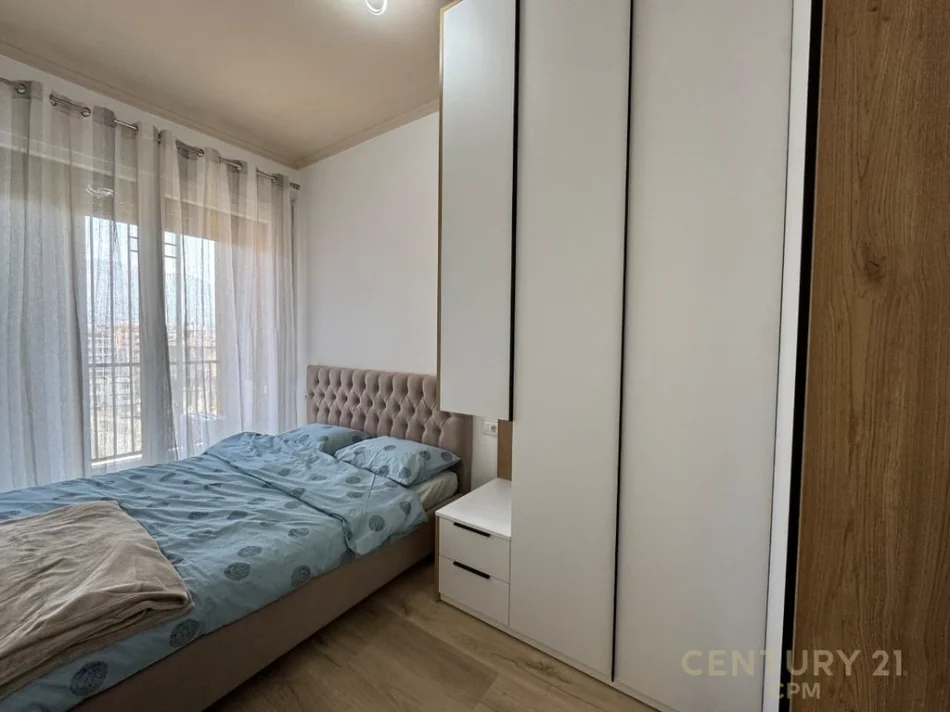 Tirane, jepet me qera apartament 1+1+Ballkon Kati 7, 55 m² 500 € (Rruga 5 Maj)