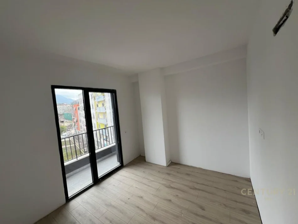 Tirane, shitet apartament 2+1+Ballkon Kati 4, 98 m² 200.000 € 