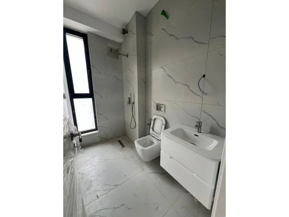 Tirane, shitet apartament 2+1+Ballkon Kati 4, 98 m² 200.000 € 