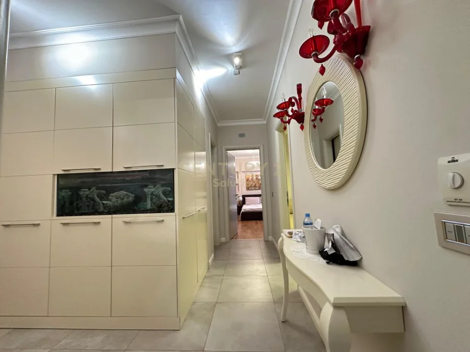 Tirane, shitet apartament 2+1 Kati 3, 120 m² 300.000 € (kristal center)