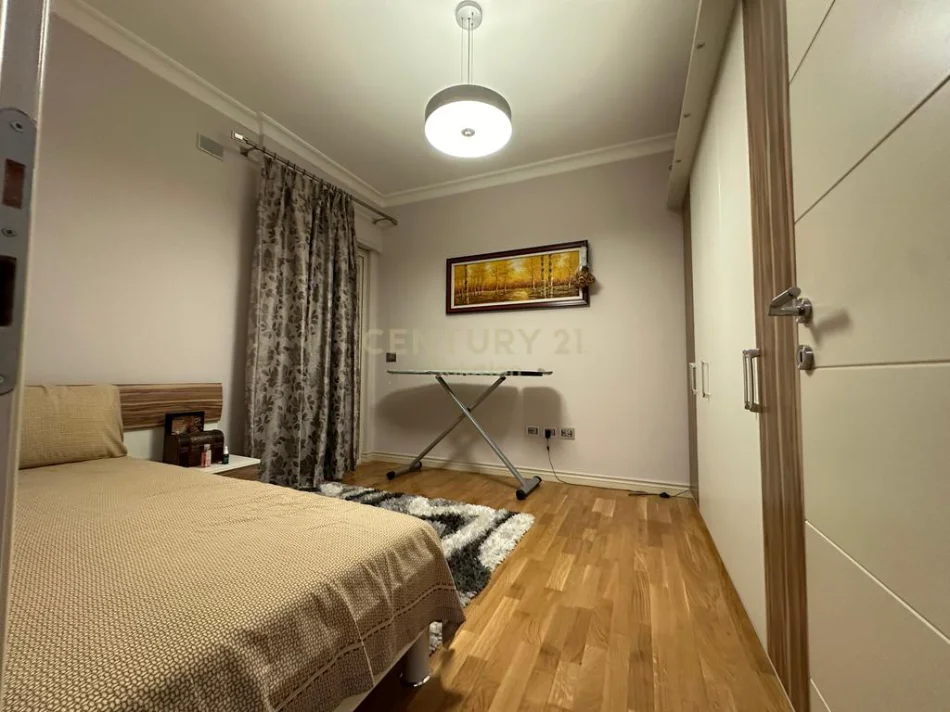 Tirane, shitet apartament 2+1 Kati 3, 120 m² 300.000 € (kristal center)