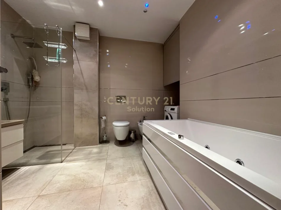 Tirane, shitet apartament 2+1 Kati 3, 120 m² 300.000 € (kristal center)