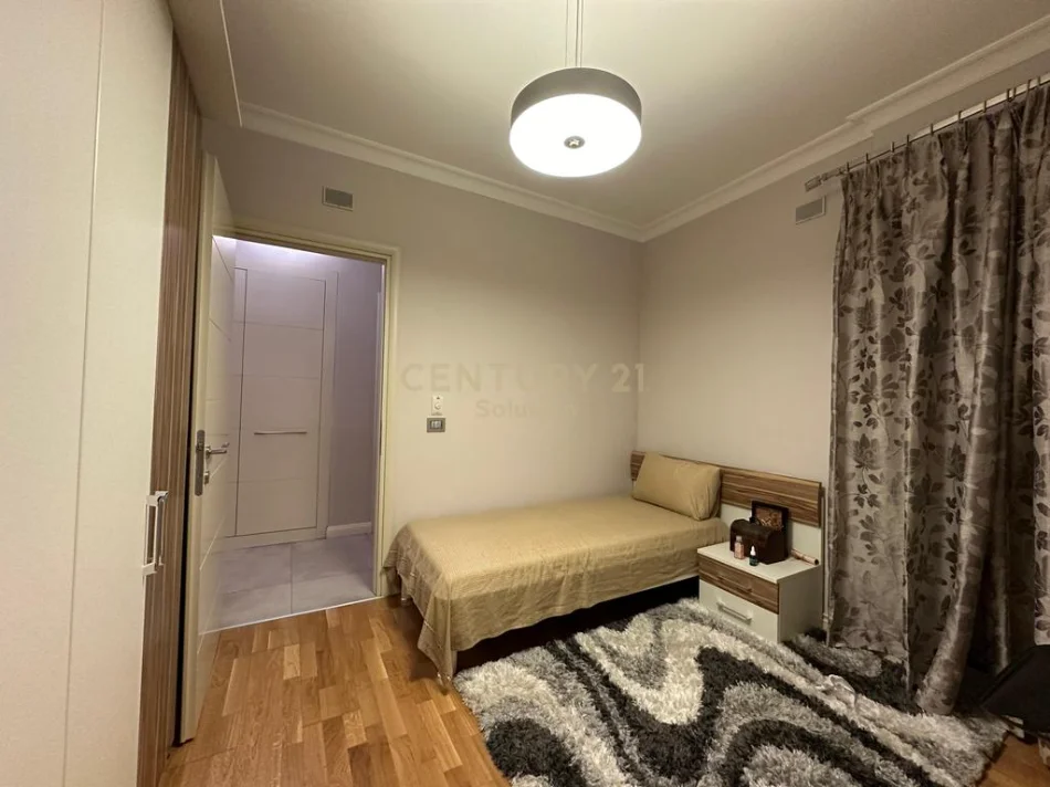 Tirane, shitet apartament 2+1 Kati 3, 120 m² 300.000 € (kristal center)