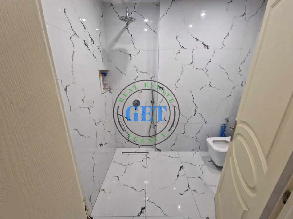 Durres, jepet me qera apartament 2+1 Kati 3, 90 m² 1.200 € (Golem)