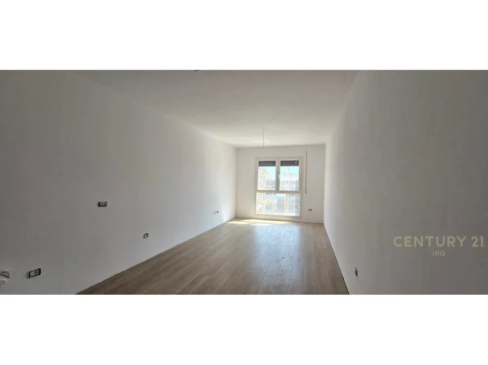 Tirane, shitet apartament 1+1 Kati 3, 84 m² 98.000 € (Paskuqan)