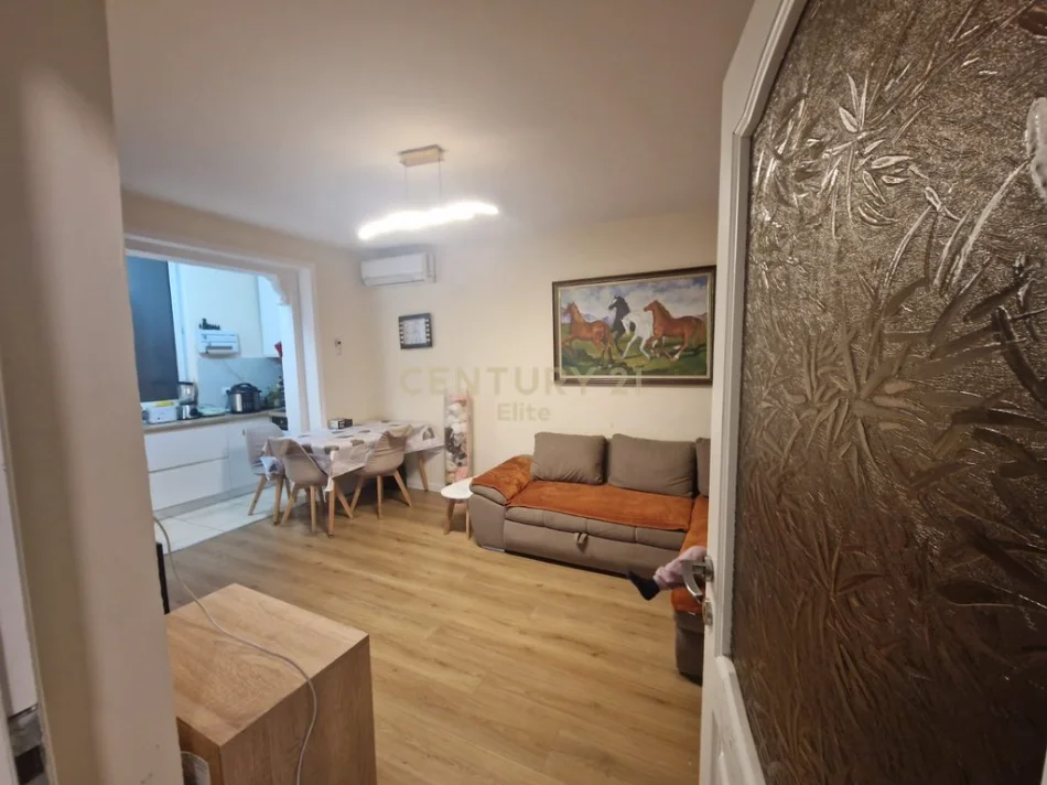 Tirane, shitet apartament 1+1+Ballkon Kati 2, 58 m² 120.000 € (Rruga Mine Peza)