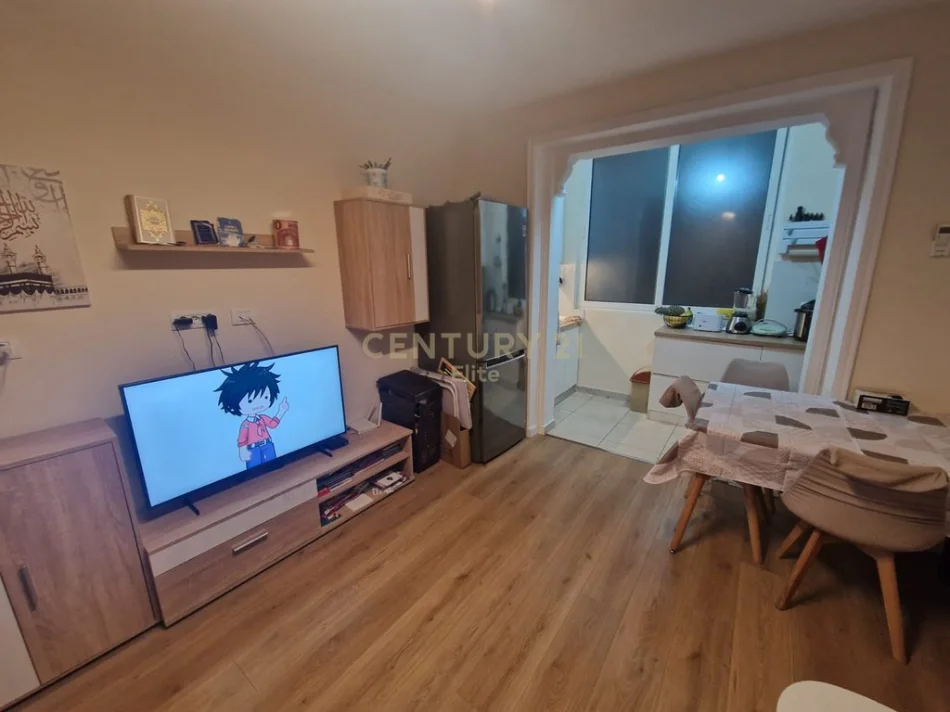 Tirane, shitet apartament 1+1+Ballkon Kati 2, 58 m² 120.000 € (Rruga Mine Peza)