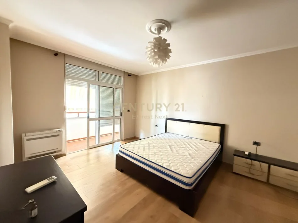 Tirane, shitet apartament 3+1+Ballkon Kati 11, 146 m² 380.000 € (ish Ekspozita)