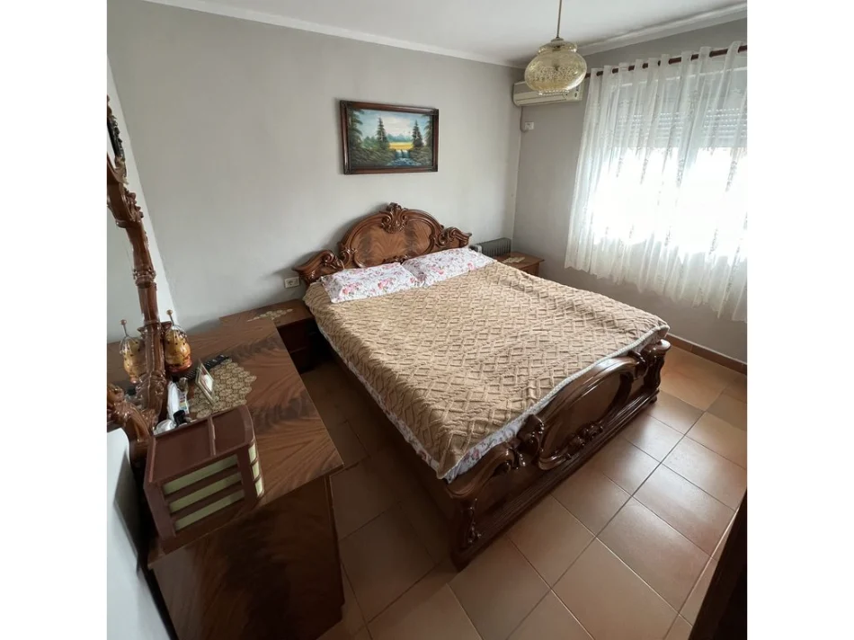 Tirane, shitet apartament 2+1 Kati 5, 100.000 € 