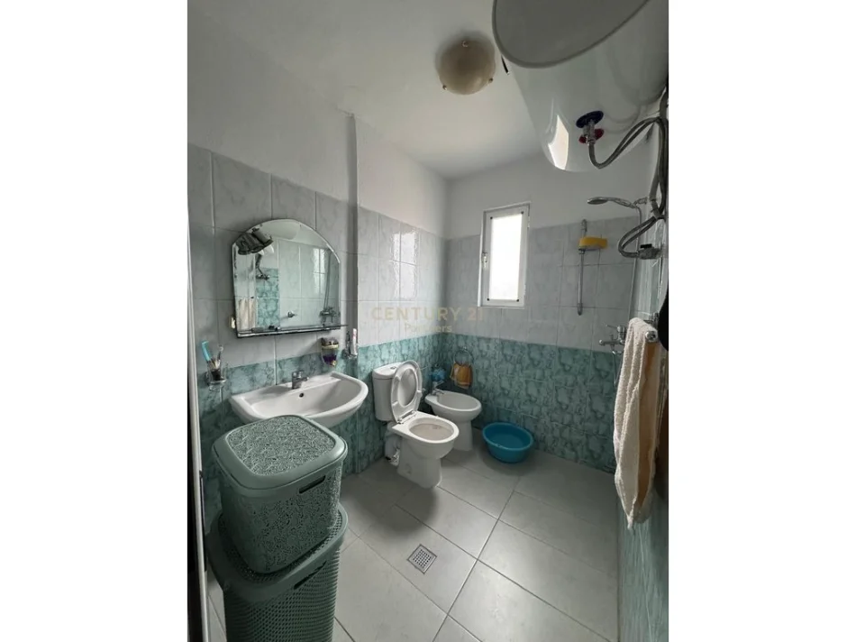 Tirane, shitet apartament 2+1 Kati 5, 100.000 € 