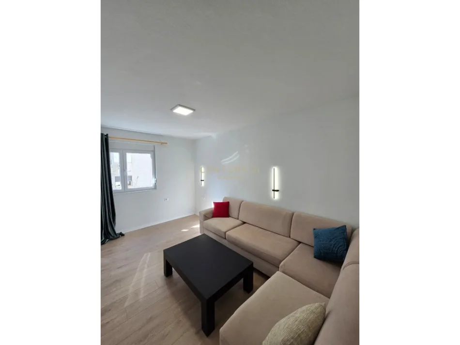 Tirane, jepet me qera apartament 1+1+Ballkon Kati 6, 61 m² 750 € 