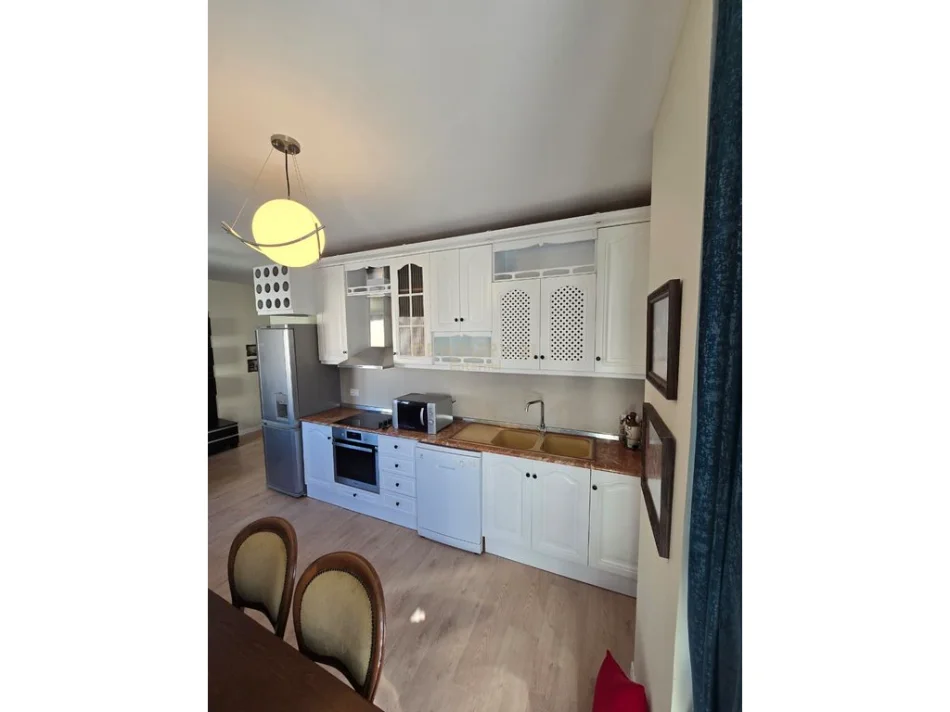 Tirane, jepet me qera apartament 1+1+Ballkon Kati 6, 61 m² 750 € 