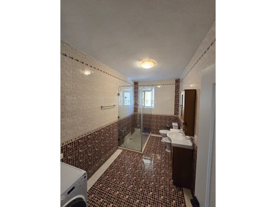 Tirane, jepet me qera apartament 1+1+Ballkon Kati 6, 61 m² 750 € 