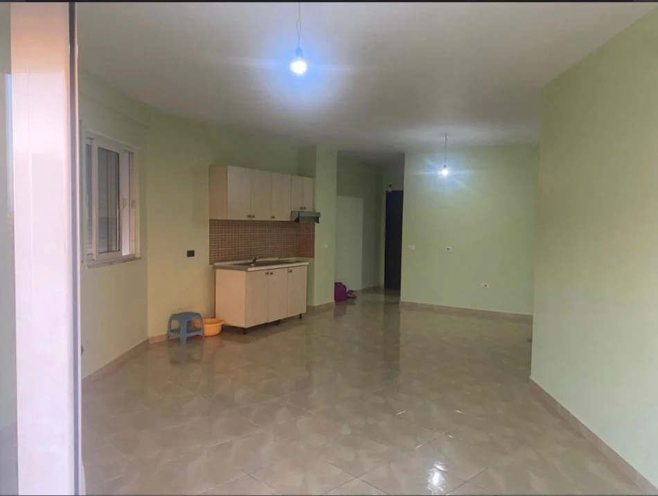 Tirane, jepet me qera apartament 2+1 Kati 3, 110 m² 300 € 
