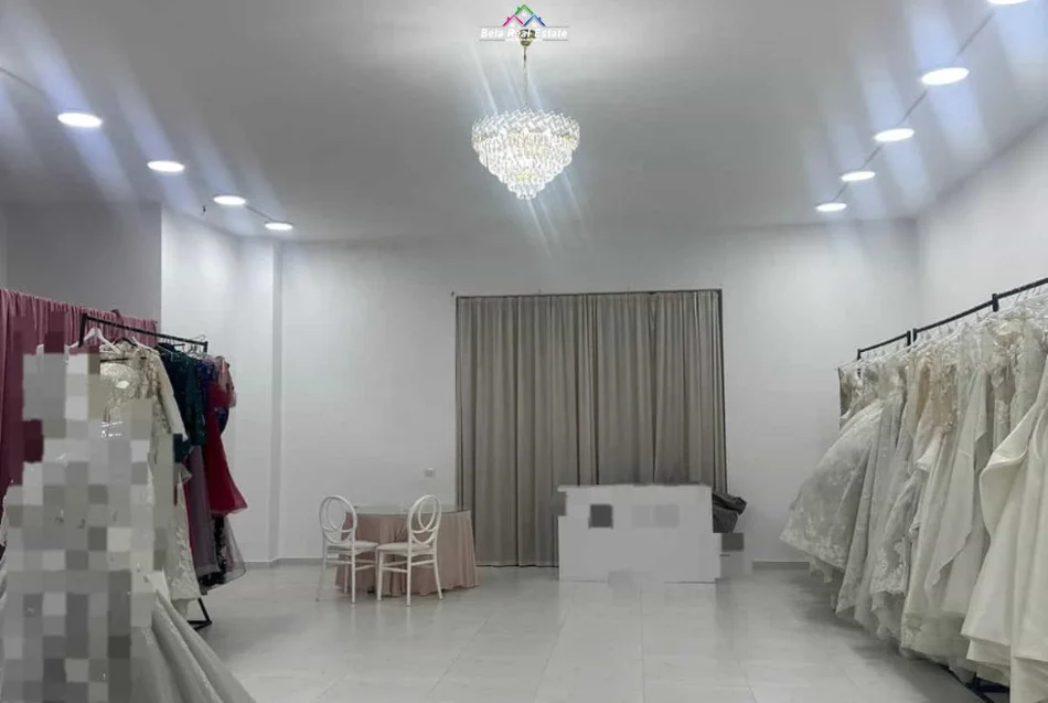 Tirane, jepet me qera dyqan Kati 0, 110 m² 630 € (kamez)