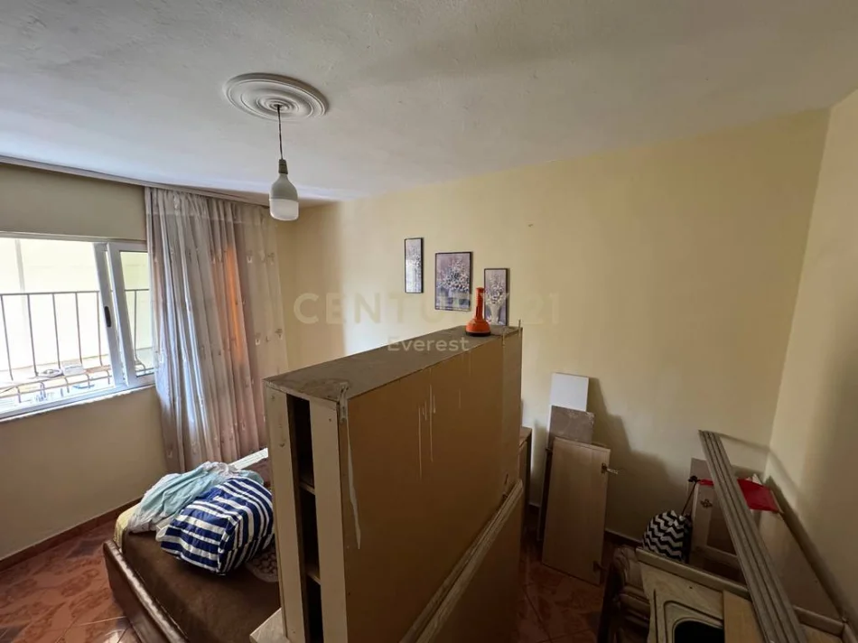 Tirane, shitet apartament 2+1+Ballkon Kati 5, 85 m² 140.000 € (Laprake prane KMY)