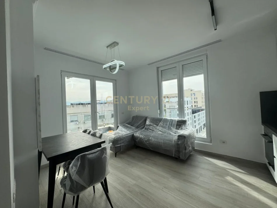 Tirane, jepet me qera apartament 2+1+Ballkon Kati 6, 72 m² 900 € (bulevardi i ri)