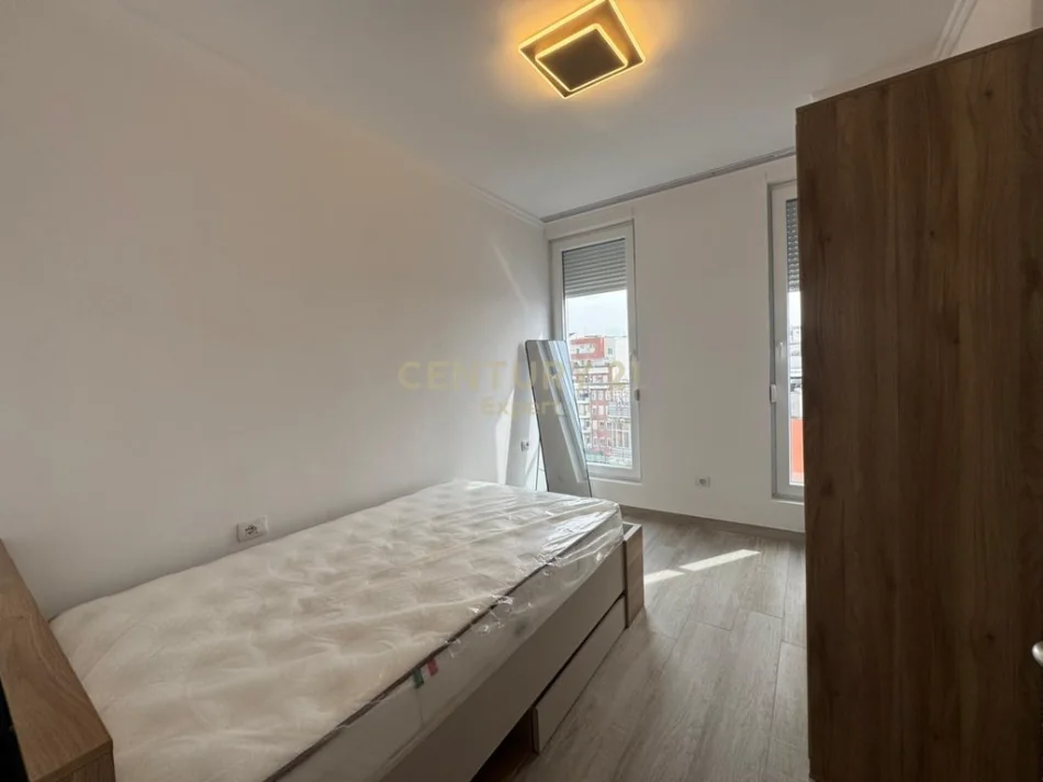 Tirane, jepet me qera apartament 2+1+Ballkon Kati 6, 72 m² 900 € (bulevardi i ri)
