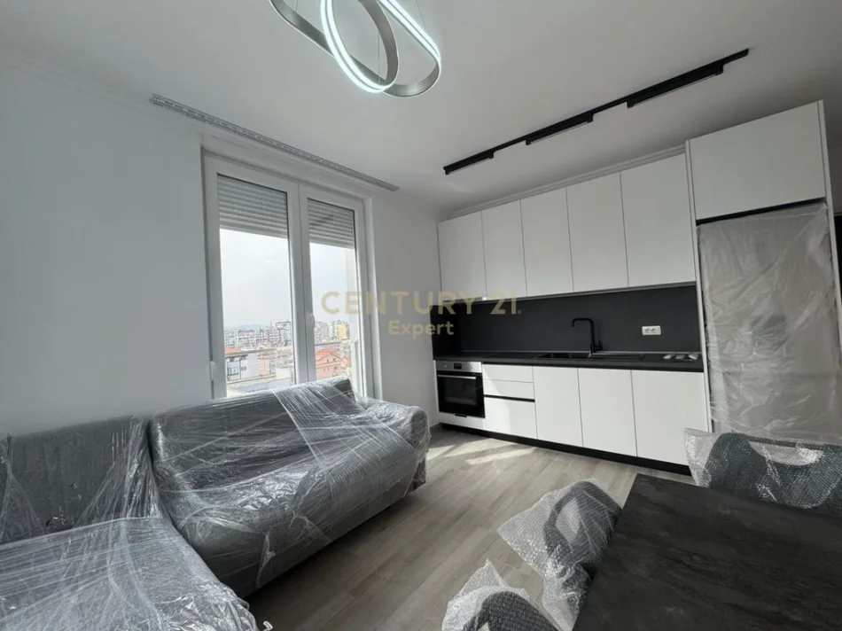 Tirane, jepet me qera apartament 2+1+Ballkon Kati 6, 72 m² 900 € (bulevardi i ri)