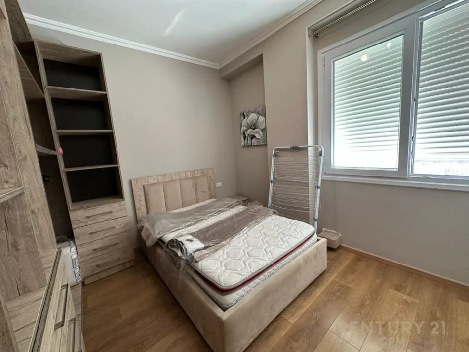 Tirane, jepet me qera apartament 2+1+Ballkon Kati 3, 98 m² 850 € 