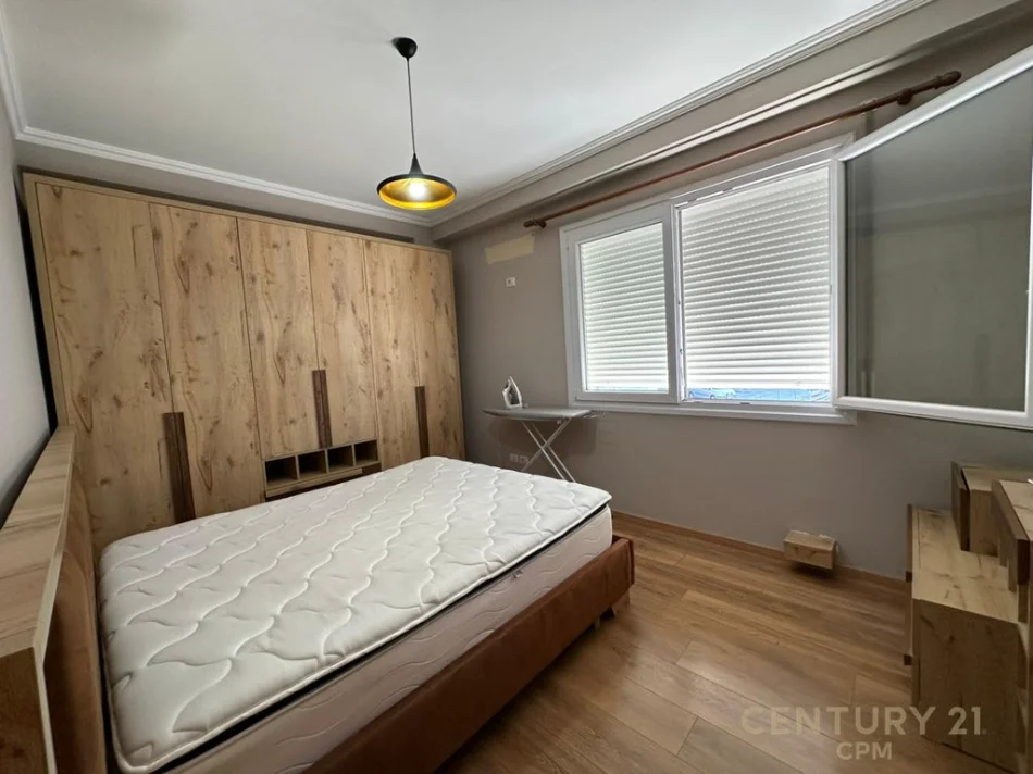 Tirane, jepet me qera apartament 2+1+Ballkon Kati 3, 98 m² 850 € 
