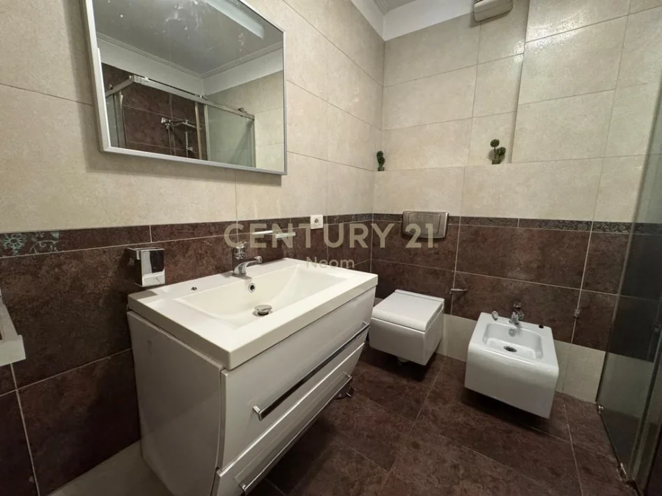 Tirane, shitet 1+1 Kati 3, 79 m² 185.000 € 