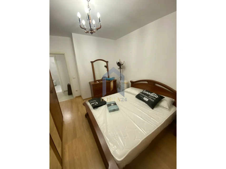 Tirane, jap me qera apartament 2+1+Ballkon Kati 5, 97 m² 550 € (Apartament 2+1 me qera Kinostudio Kompleksi Orion)