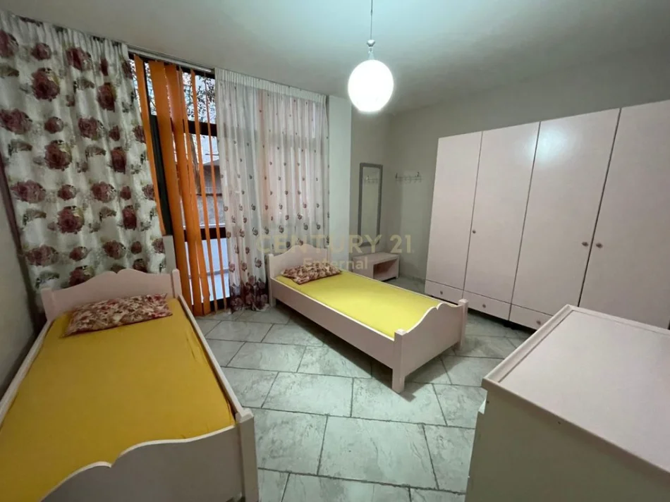 Tirane, jepet me qera apartament 2+1 Kati 0, 160 m² 650 € (Shkolla e kuqe)