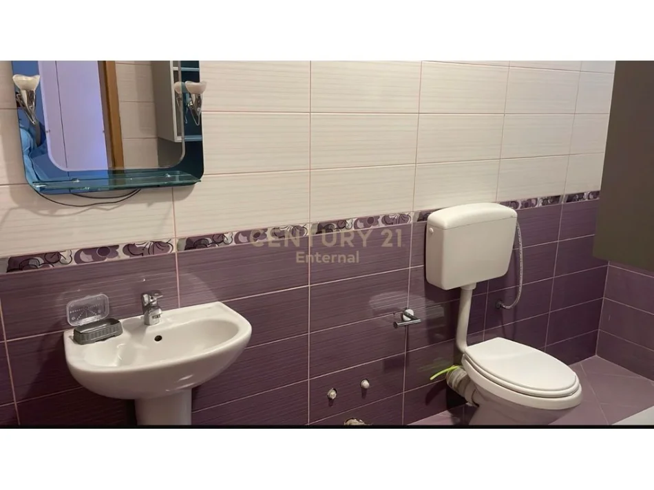 Tirane, jepet me qera apartament 2+1 Kati 0, 160 m² 650 € (Shkolla e kuqe)