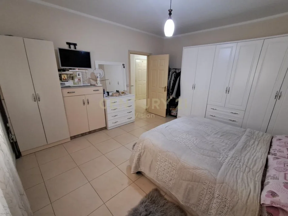 Shkoder, shitet apartament 1+1 Kati 3, 120.000 m² 120.000 € (prane arres se madhe)