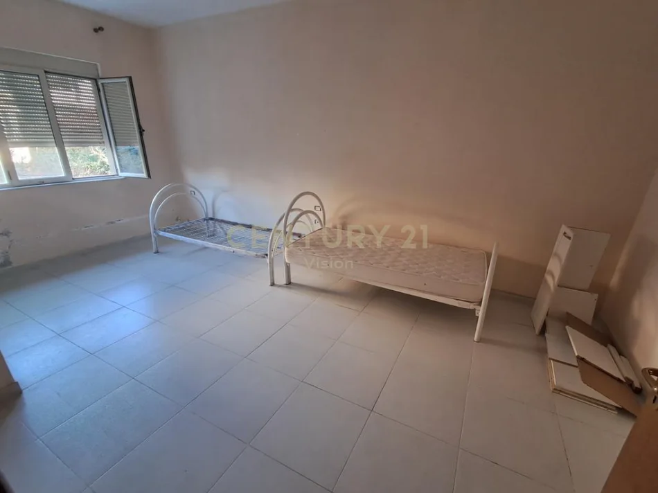 Shkoder, shitet apartament 2+1+Ballkon Kati 2, 111 m² 145.000 € (ura dervish beg)