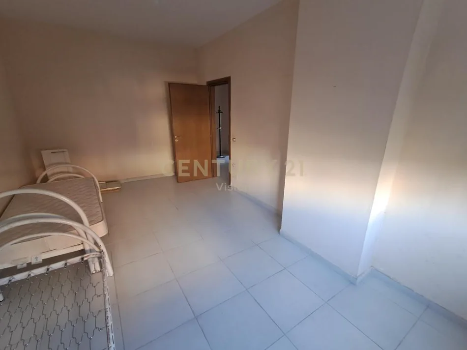 Shkoder, shitet apartament 2+1+Ballkon Kati 2, 111 m² 145.000 € (ura dervish beg)