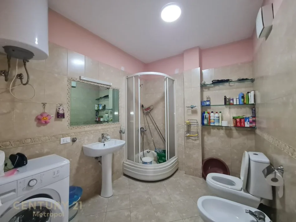 Tirane, shitet apartament 2+1 Kati 6, 116 m² 265.000 € (Komuna e Parisit)