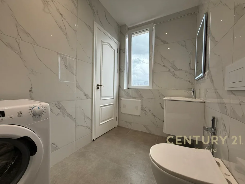 Tirane, shitet apartament 1+1 Kati 5, 66 m² 175.000 € (rruga fortuzi)