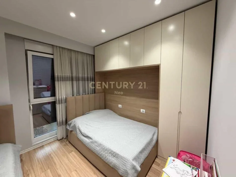 Tirane, jepet me qera apartament 2+1+Ballkon Kati 4, 105 m² 750 € (Rr.Jordan Misja)