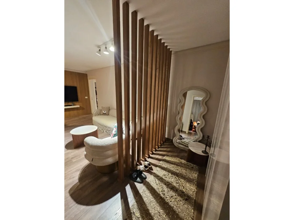 Tirane, jepet me qera apartament 3+1 Kati 2, 101 m² 1.500 € (liqeni)